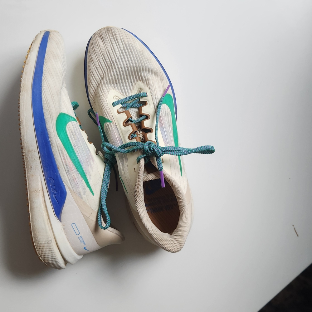 Nike Air Zoom Sneakers with Green and Blue Accents - Picture 3 of 9